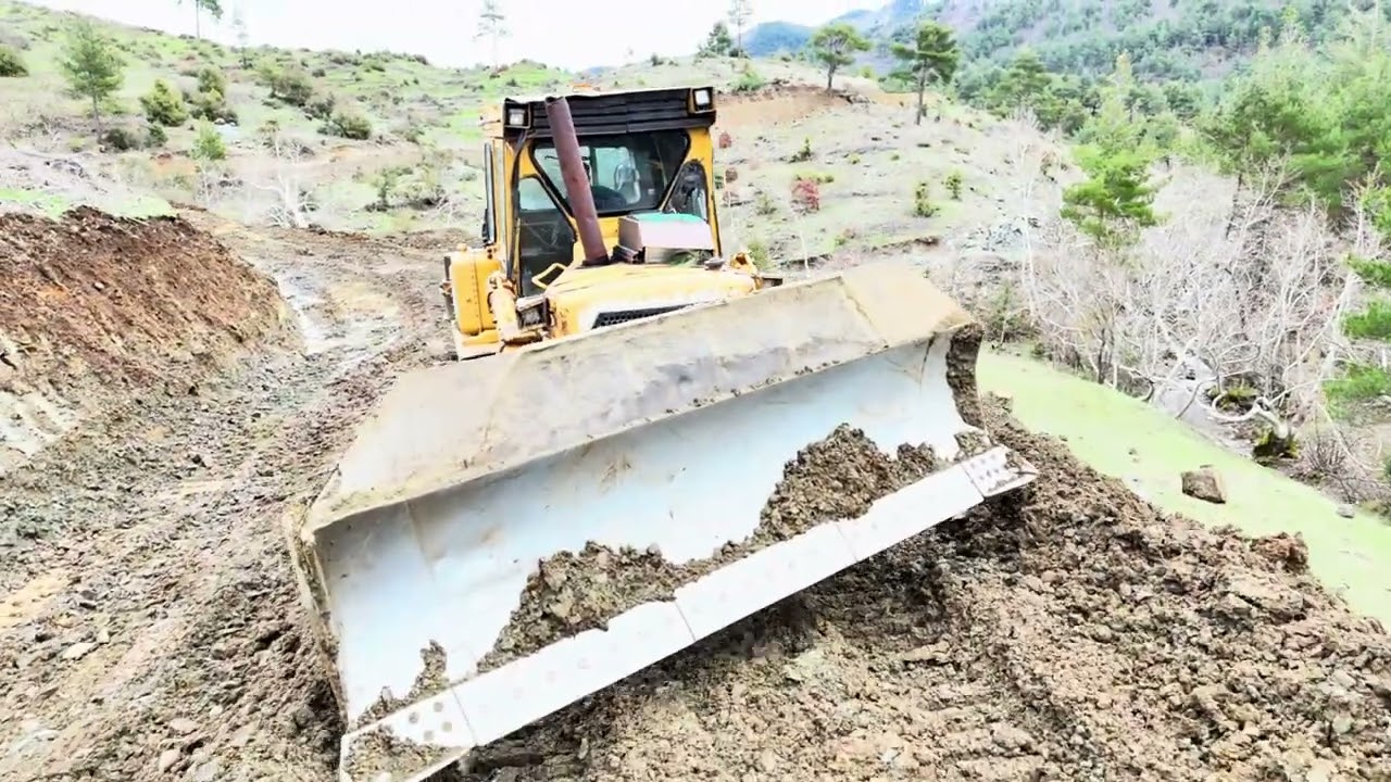 Dozer ile Orman Yolu Genişletme-Forest Road Expansion With Dozer #caterpillar #bulldozer #work 