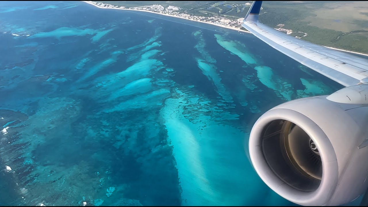LONG Takeoff Roll in Cancun | Buzzsaw sound - United 737-900ER