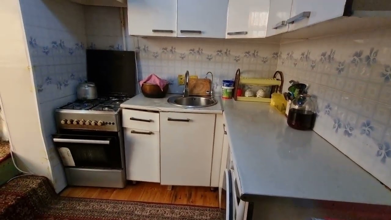 Урганч.ш 6 дахада 3 хонали кв жихозлари бн сотилади.Нархи/ 320 млн сум.Тел (88) 601 70 70
