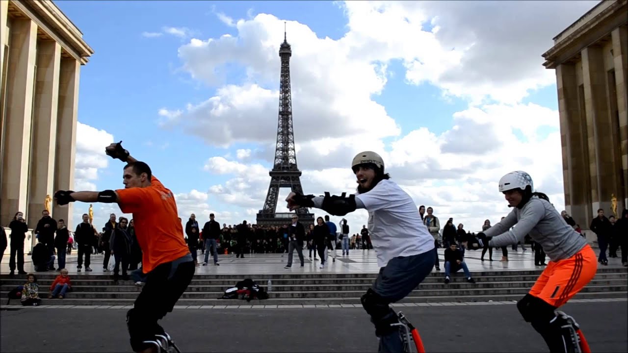 Poweriser exhibitions team Hopsej in Paris Trocadéro show Eiffel tower