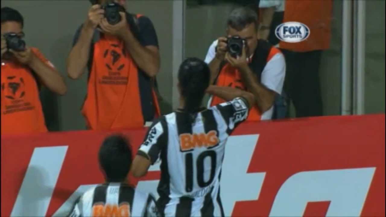 Ronaldinho gol de cobertura - Atletico-MG 5x2 Arsenal - Amazing goal Ronaldinho
