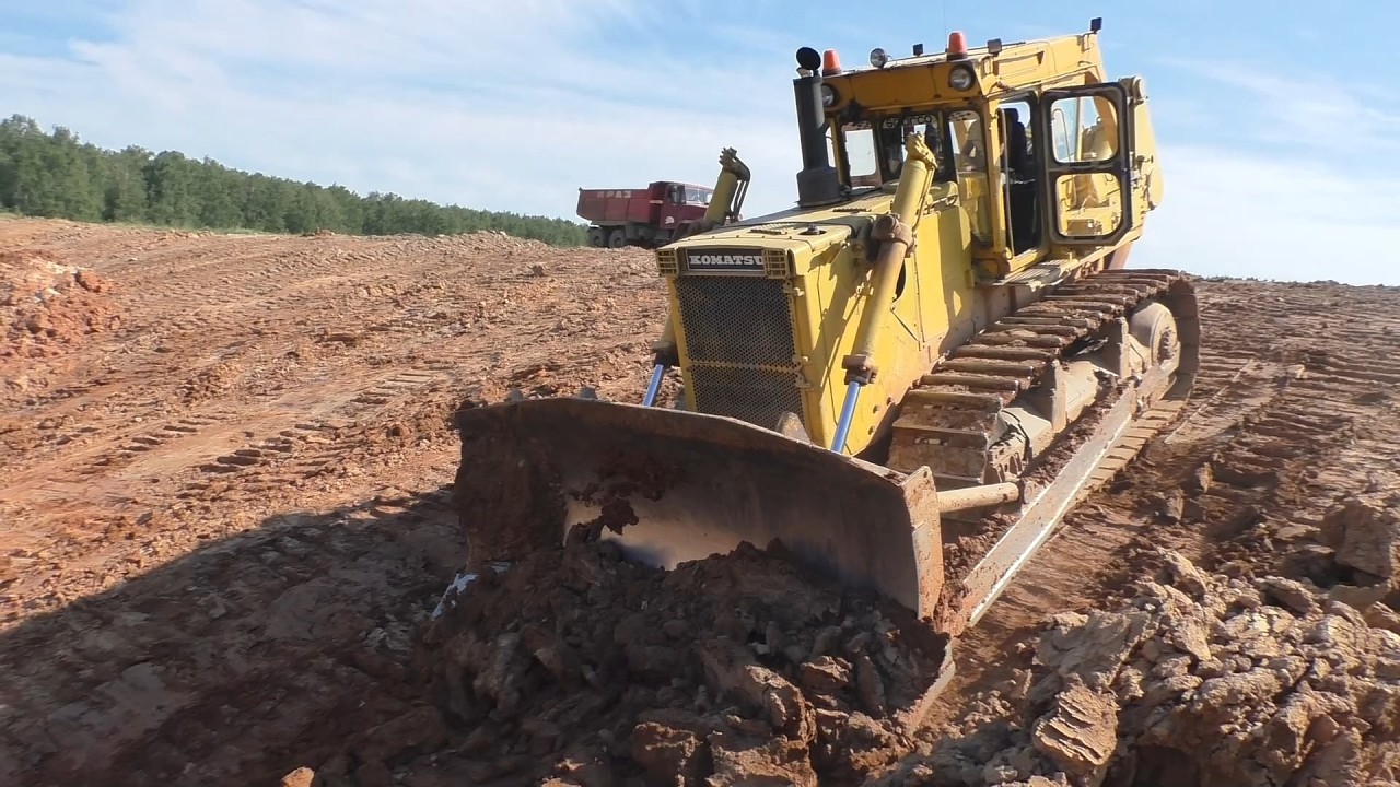 Легендарный бульдозер Komatsu D355A работает в карьере. Часть 3