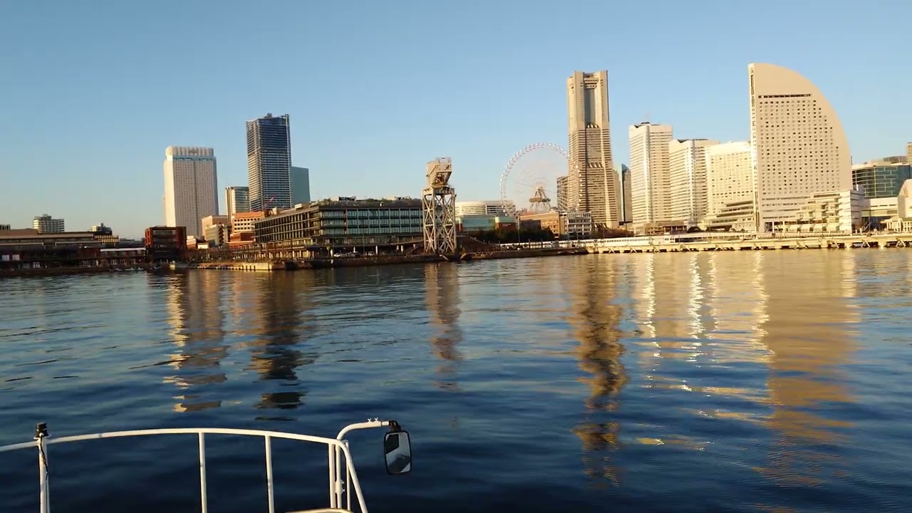 みなとみらいを眺めながら帰港　【横浜ハンマーヘッド　早朝クルーズ】