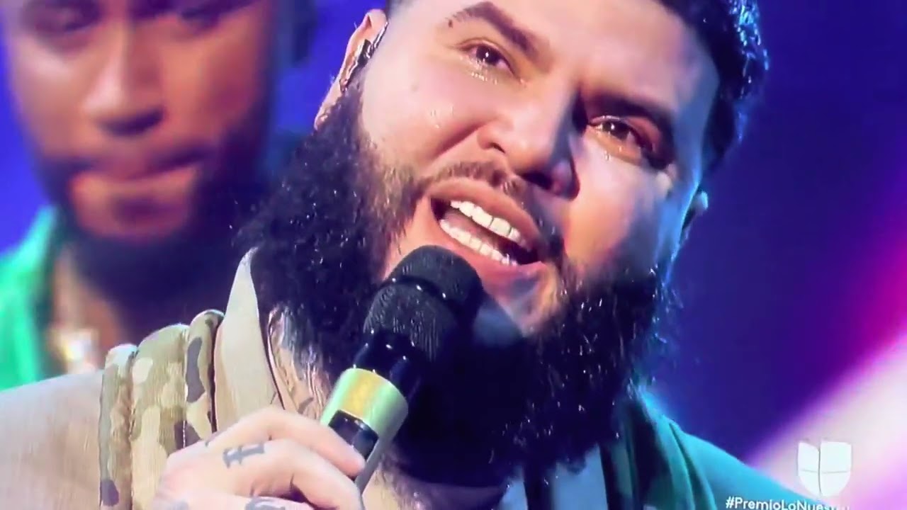 Farruco testificando del amor De Dios y cantando en premio lo nuestro 022422