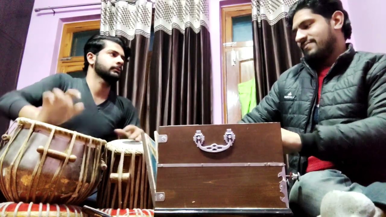 KARKE ISHAARO BULAYE GAYI RE #radhagorigori #vrindavan #radheradhe #music 