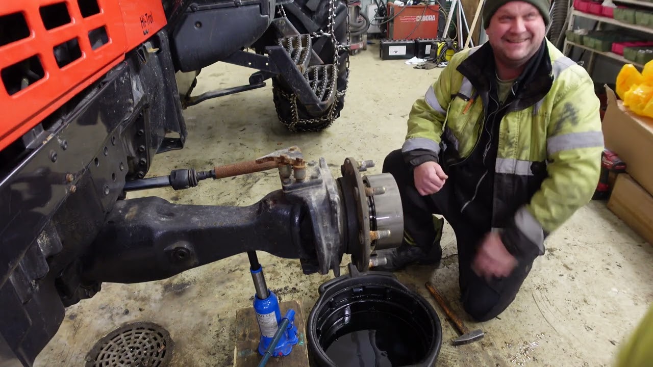 Valtran huoltoa | Servicing my tracktor