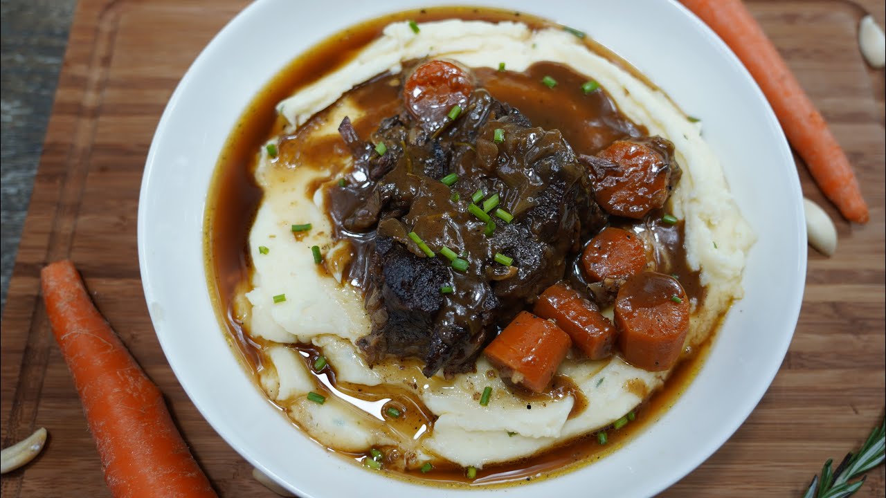 Making The Most Delicious Pot Roast W/ Red Wine Gravy! #howto #recipe #shorts