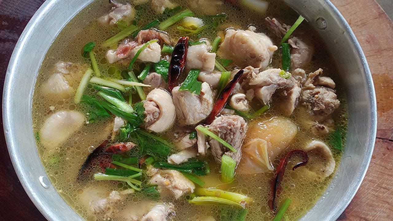 ต้มโครงไก่ เมนูถูกๆแต่อร่อย - [ครัวกอไผ่ - Kophi Cooking]