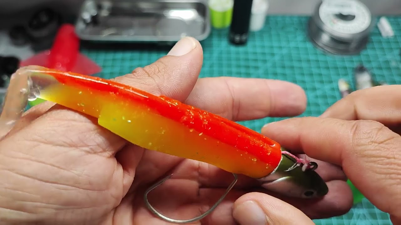 GOMMA MASTICATA dai PESCI! Riparazione black minnow GROSSI per vertical fishing