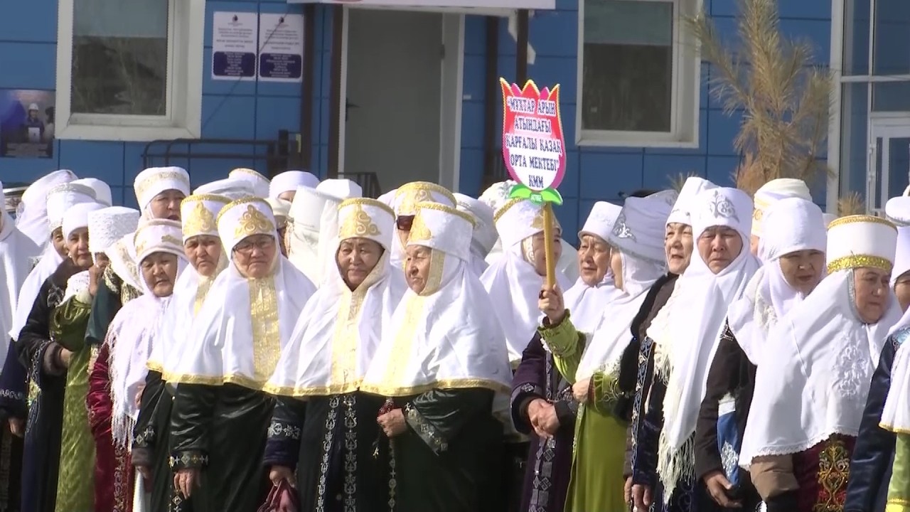 Сотни актюбинцев приняли участие в торжественном шествии в честь Көрісу күні