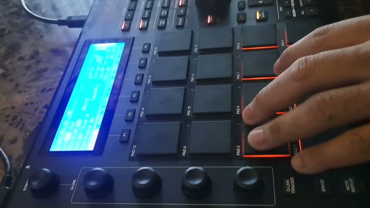 Akai MPC Studio Black - Making A Sample Beat