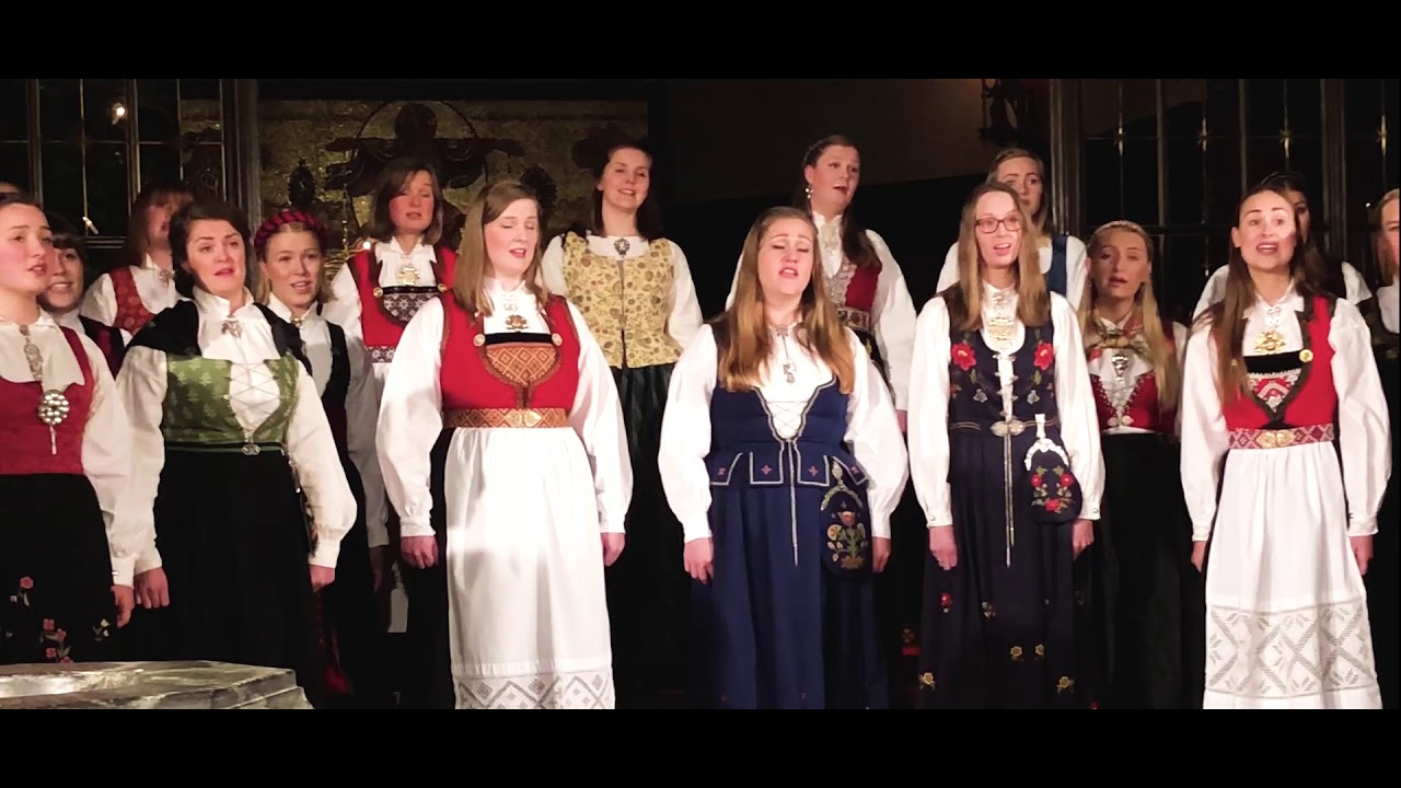 Her kjem me, dine arme smaa - Kvindelige Studenters Sangforening