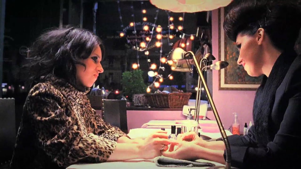 Manicure "Another Girl"