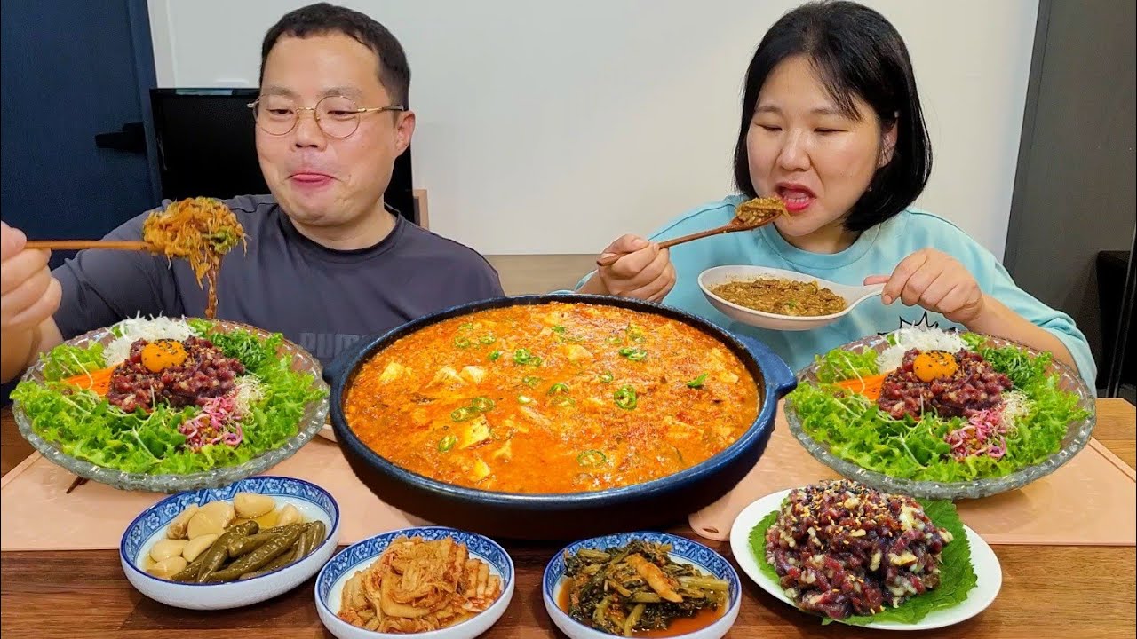 Юкхэ Пибимбап (пибимпап из сырого мяса и чхонгукчжан (суп из соевой пасты)ㅣCookingㅣMukbang