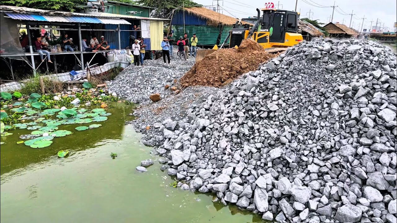 OMG!! Skill Pushes Processing Landfill! Site Using With Dozer DH17C3 Pour Soil into Flooded Land