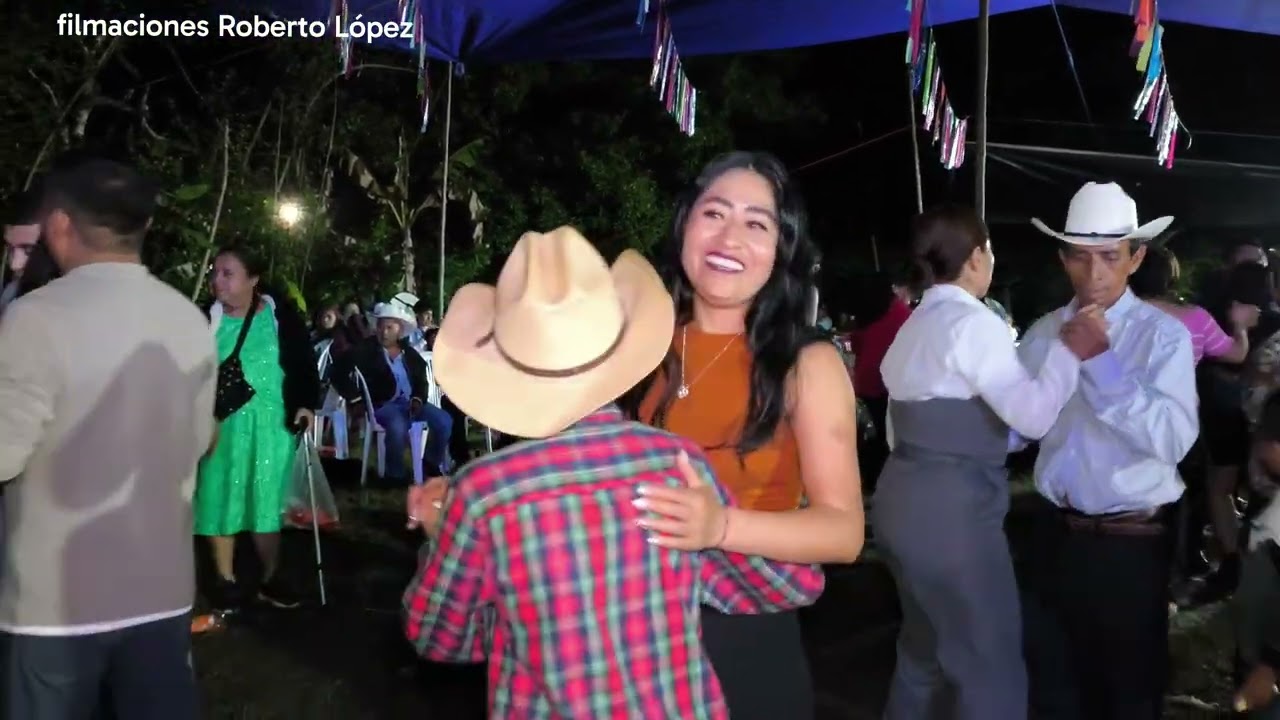 Grupo corazón de cristal así se presenta en loma mina cuatzapotitla Chicontepec Veracruz cumpleaños 