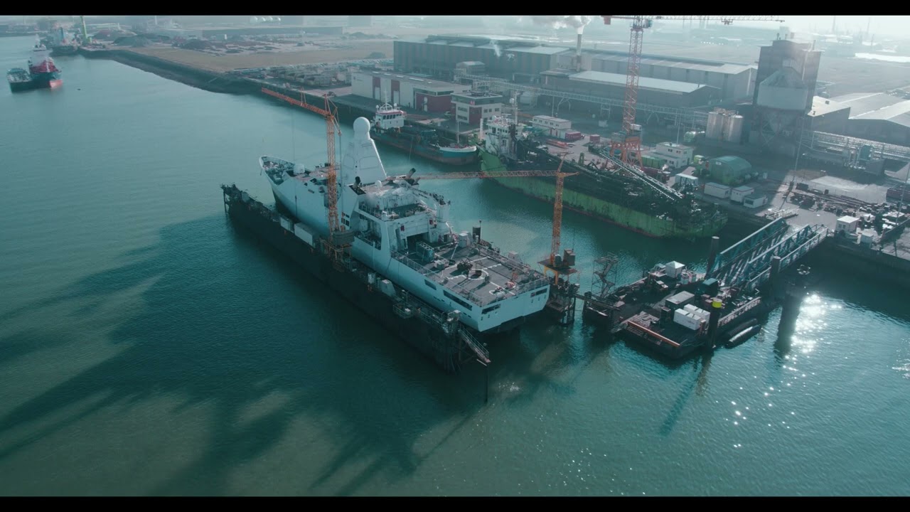 HNLMS Groningen leaves dock