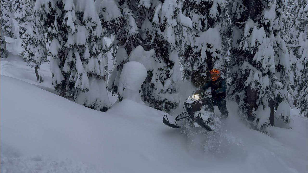 First Day Riding in Bottomless Pow on the New 2026 Boost!!