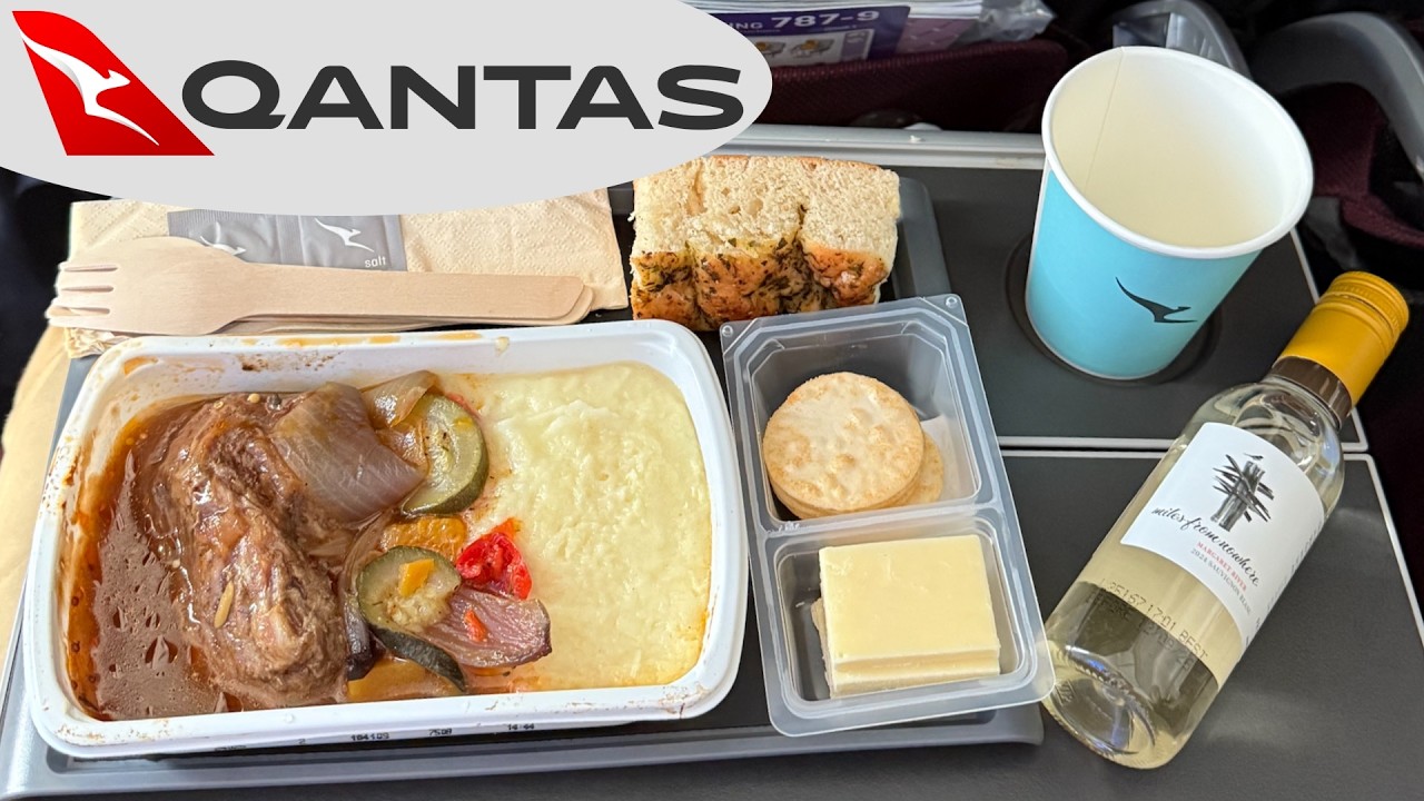 Авиакомпания QANTAS ОЧЕНЬ щедро кормит пассажиров на своих международных рейсах эконом-класса (Си...