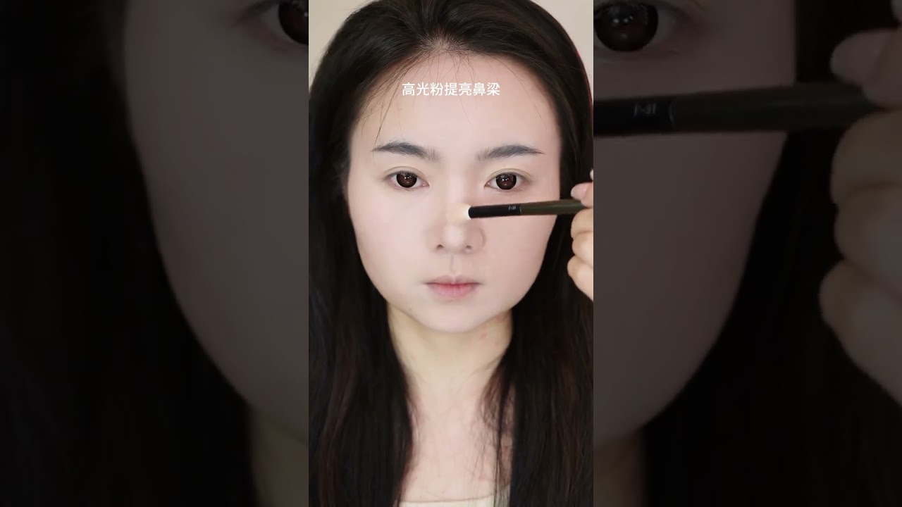 What kind of makeup do women over 30 wear every day