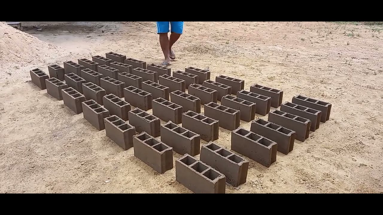 Fazendo bloco de cimento para a minha construção