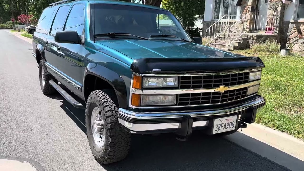 1992 Suburban interior walk around.