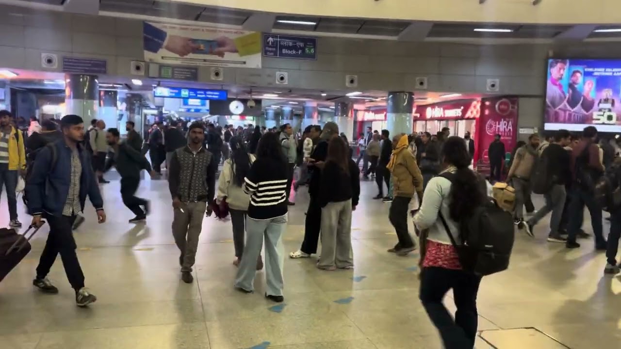  🇮🇳 India Trip Vlog | Rajiv Chowk Metro Station | Full Experience