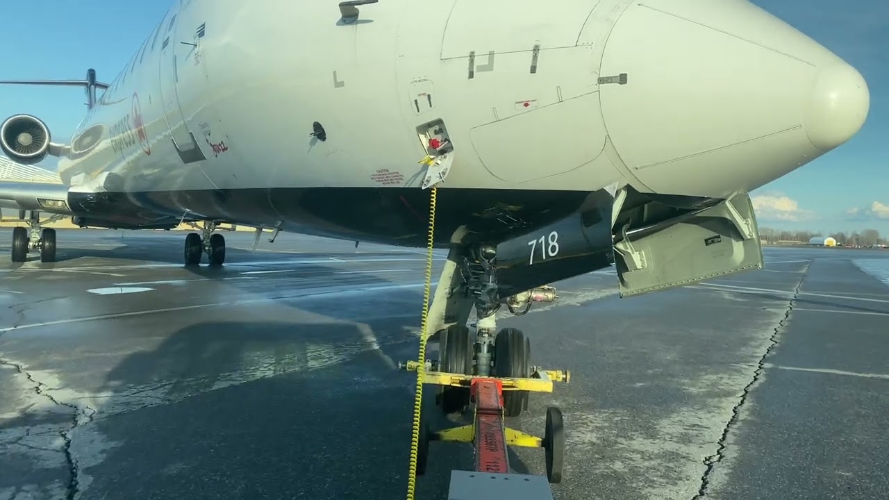 Pushback of Air Canada Express CRJ 900 at YOW