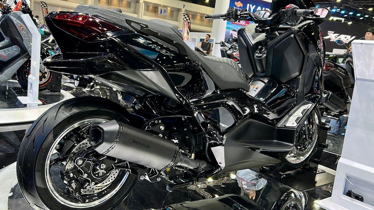 Yamaha XMax Connected Super Black Cuztomized Concept