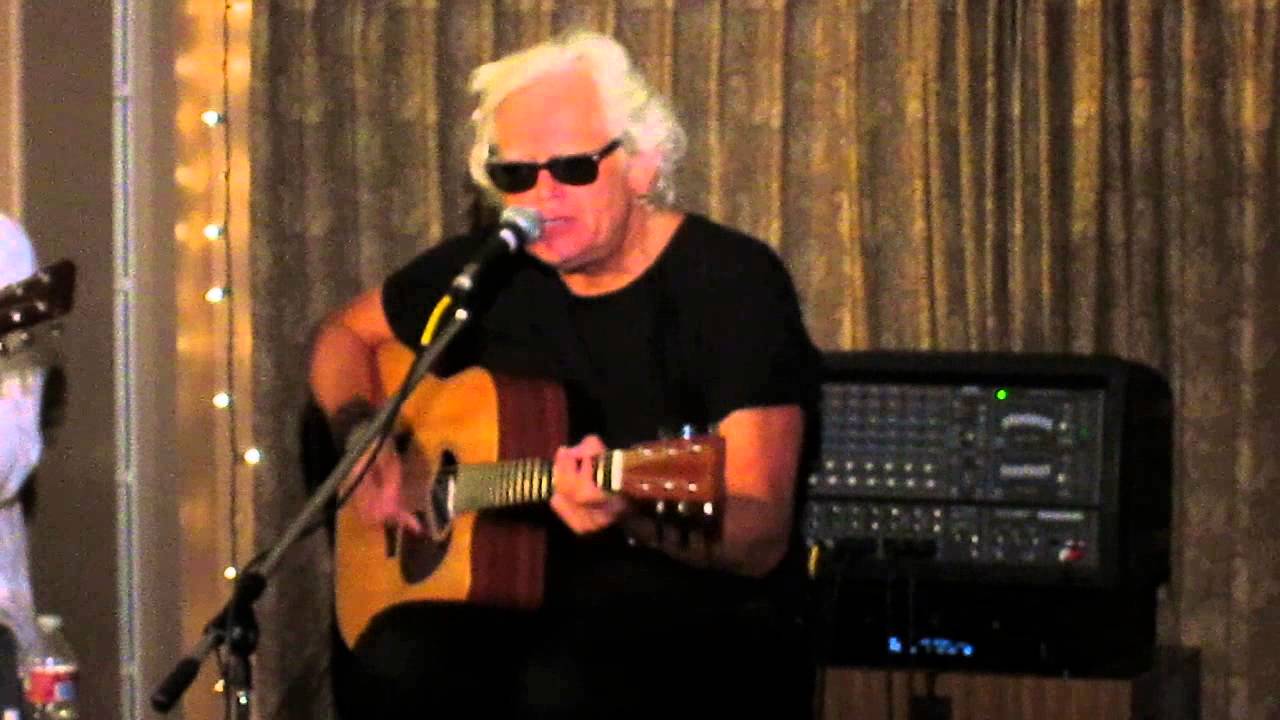 Walter Egan - Magnet and Steel (at Russ & Julie's House Concerts)