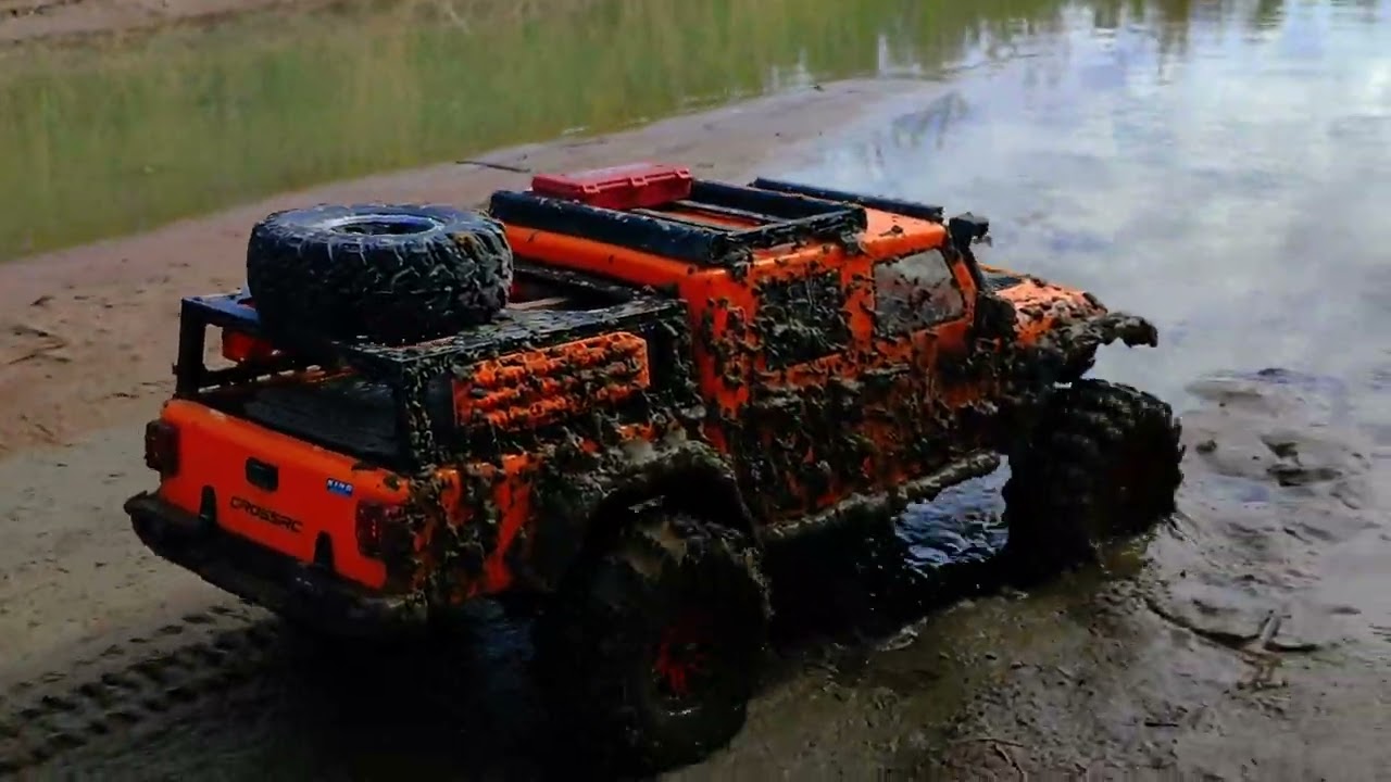 Hobby 4x4 Rider Driving a Gladiator Crossrc EMO X4 #leopard #rc