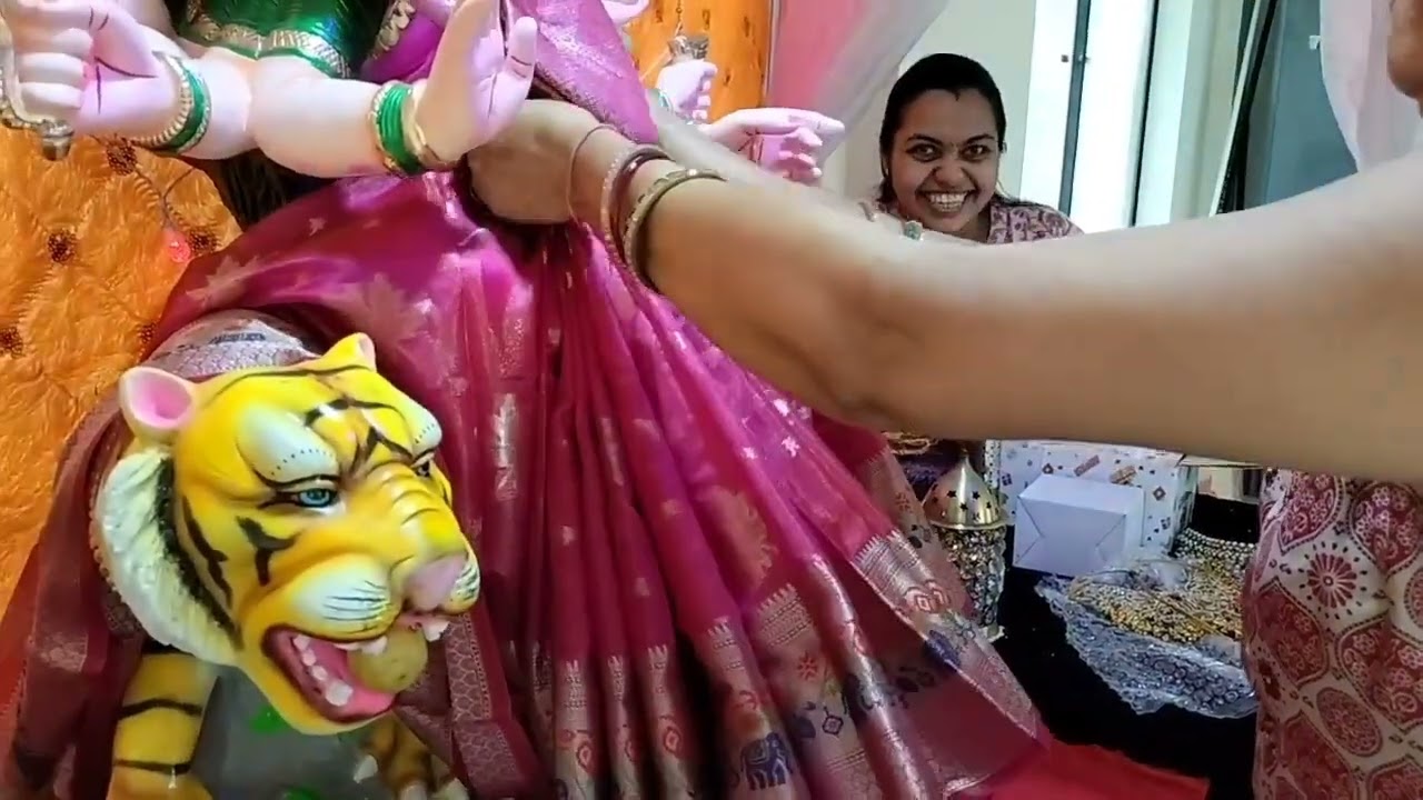 Durga ji ko saree kaise pahne | Mata ki murti ko saree kaise pahne | मूर्ति को साड़ी कैसे पहनते हैं।