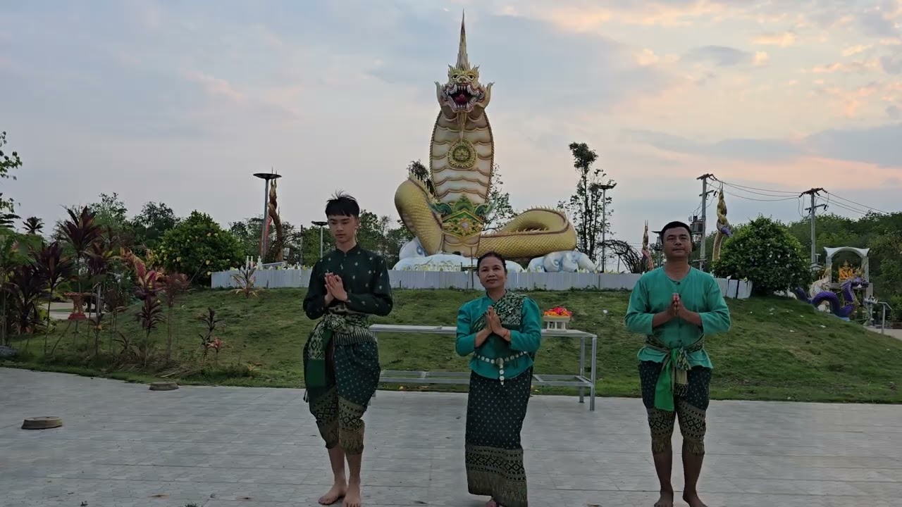 รำขอพรให้คุณน้ำผึ้ง​