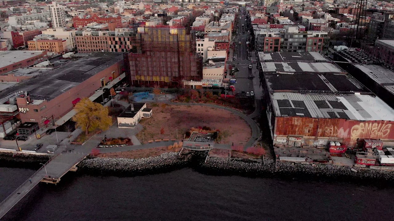 Nueva York desde arriba: Volando drone sobre WCNYC Park.