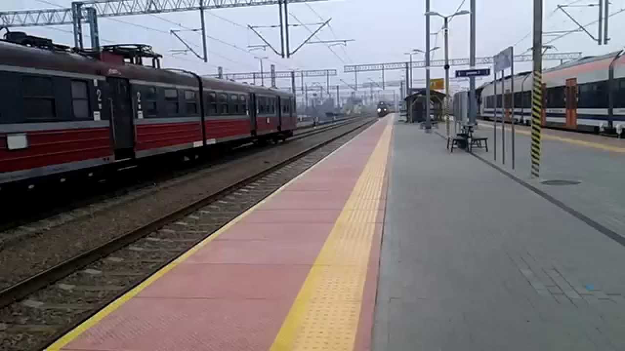 Byk, dwie stonki i na dokładkę wagony PKPE :)