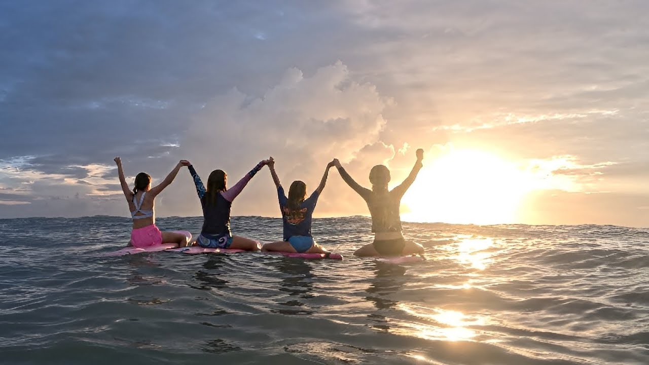 SURF WITH MY GIRLS 🤙🌊!!! #surf #surfing #girlpower #girls #surfvideo #surfergirls