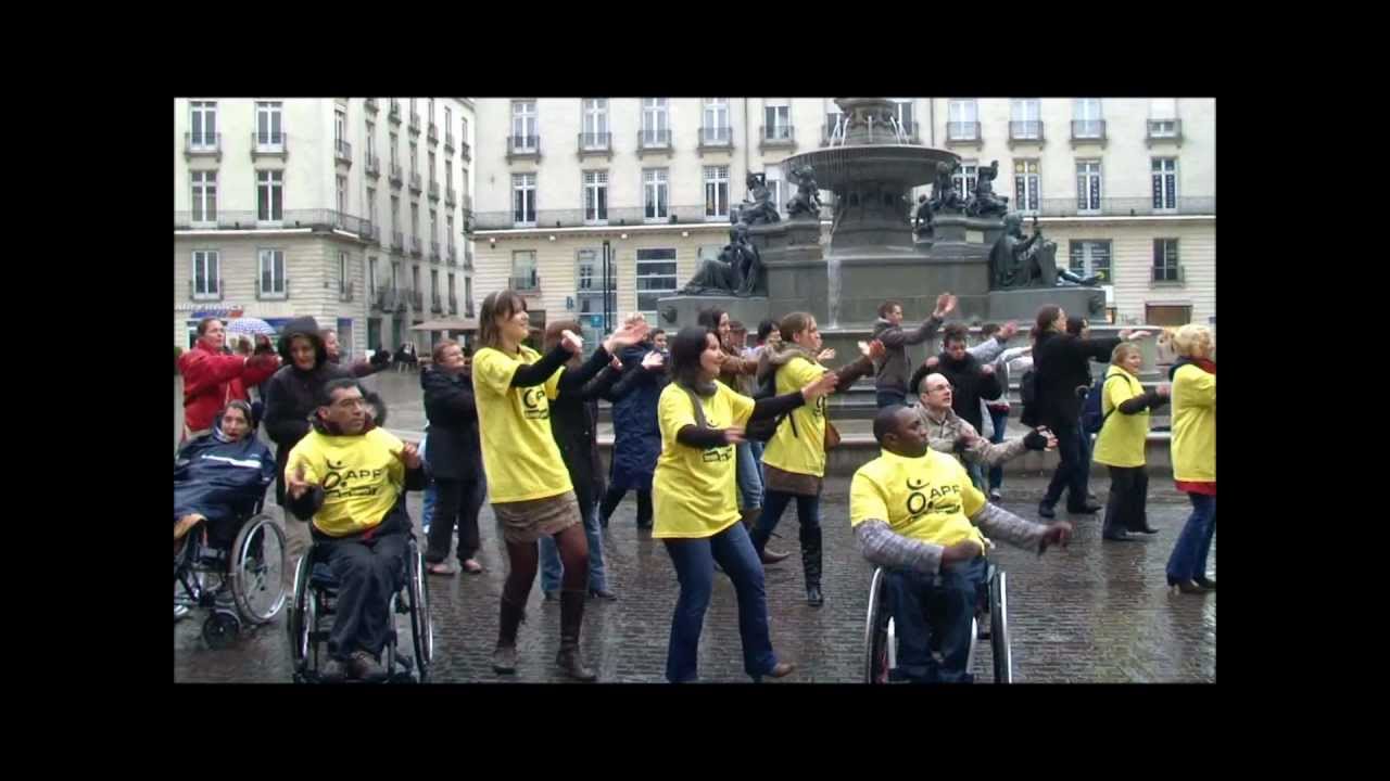 Flashmob Fête du Sourire 2012 APF 44 Nantes