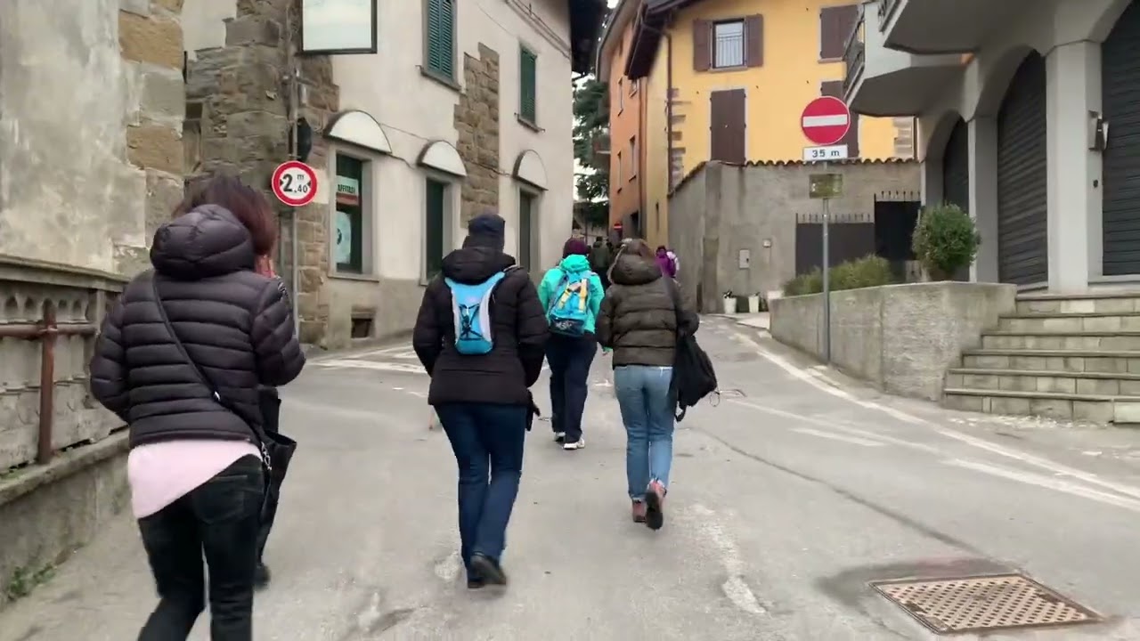 Parte da Ambivere il cammino del prete no vax