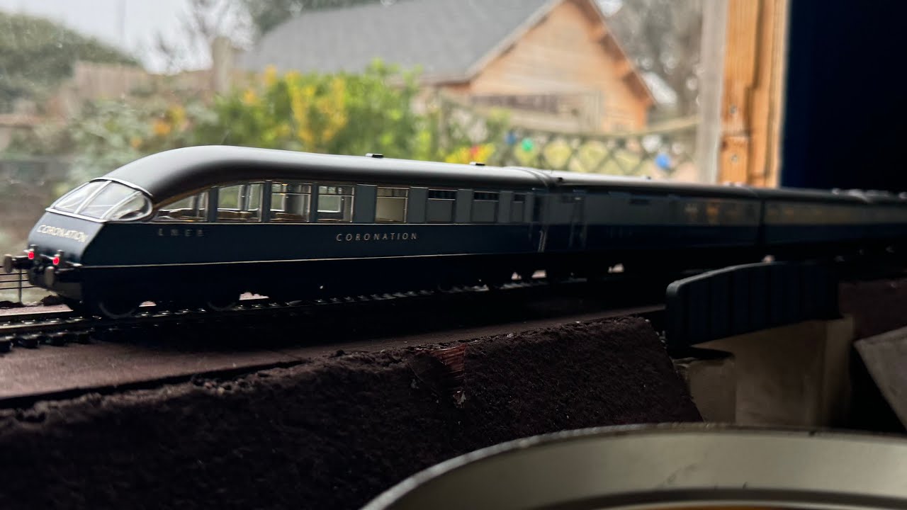 Hornby Coronation Coaches Body Removal