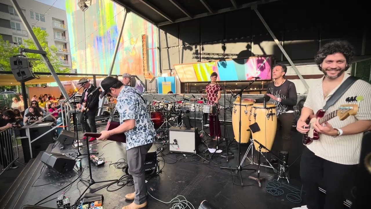 Chicha Libre en San Diego .  Live at the Quartyard