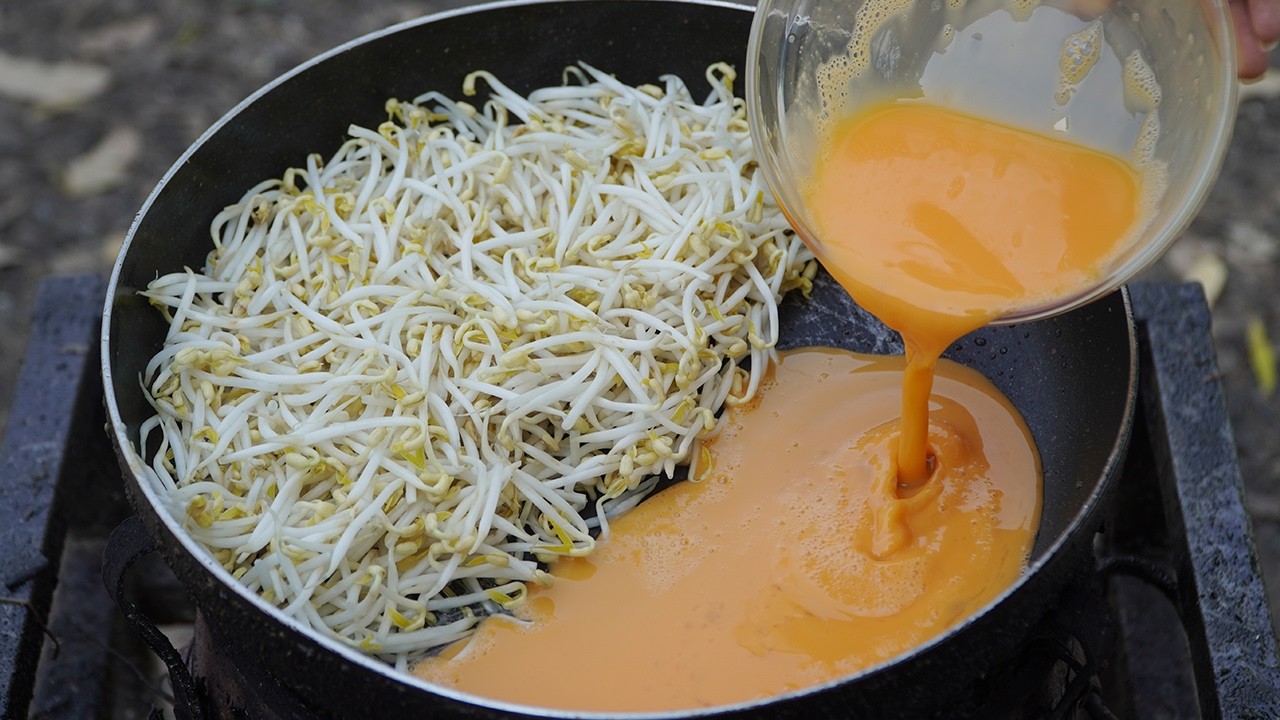 Tasty Bean Sprouts Fried Eggs Recipe / Just Bean Sprouts and Eggs
