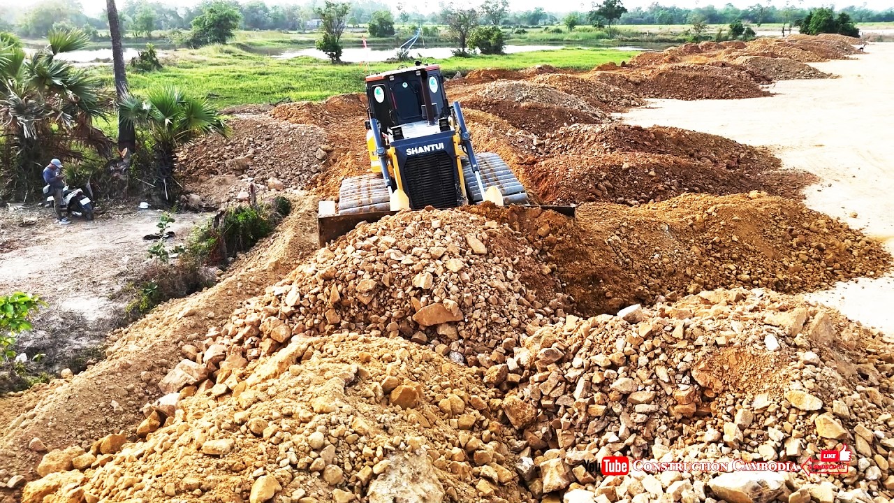 Massive Landfill Size!! Giant Dozers Pushing Dirt While 25 Ton Dump Trucks Fully Loaded of Soil