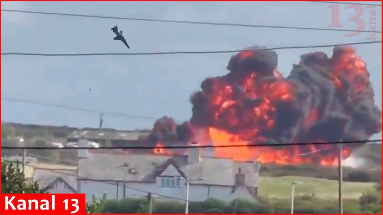 Британский военный самолет разбился после взлета: при ударе о землю произошел мощный взрыв