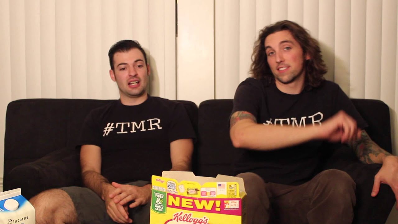 Kellogg's Frosted Mini-Wheats Touch Of Fruit In The Middle Raisin Cereal - Ep. 417 #TMR