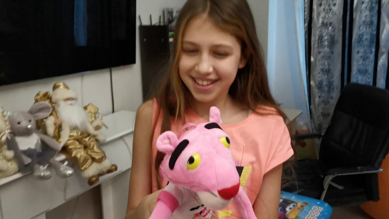 ВЛОГ ПОДАРКИ НА НОВЫЙ ГОД ПОД ЕЛКОЙ 2020  КНИГА КОСМЕТИКА РОБОТ GIFTS FOR THE NEW YEAR 2020 FOR KIDS