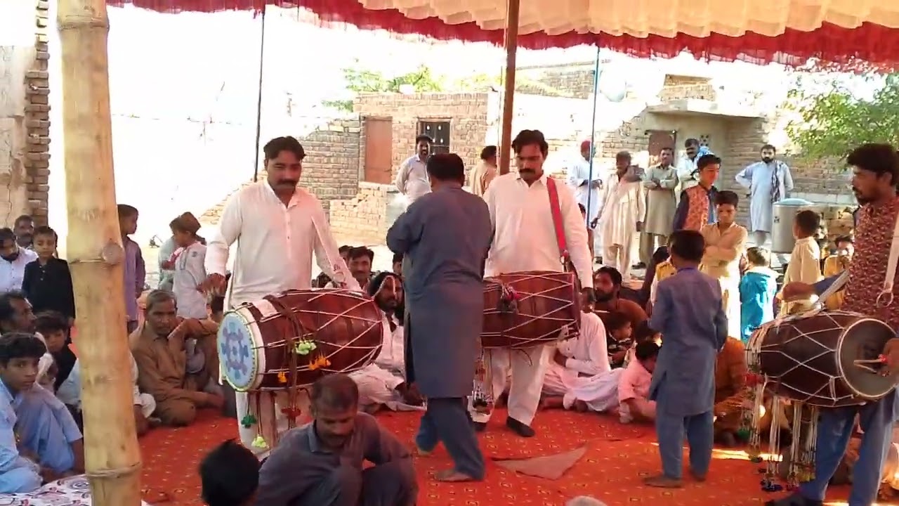 کھیوڑہ میں عرس مبارک عقیل کے گھر ڈھول ماسٹر استاد عقیل حیدر بجلی اور ان کے دونوں شاگرد طیب 