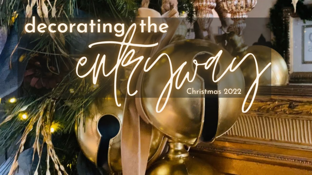 DECORATING OUR ENTRYWAY FOR CHRISTMAS- Small entryway decorating inspiration - Christmas Decorating