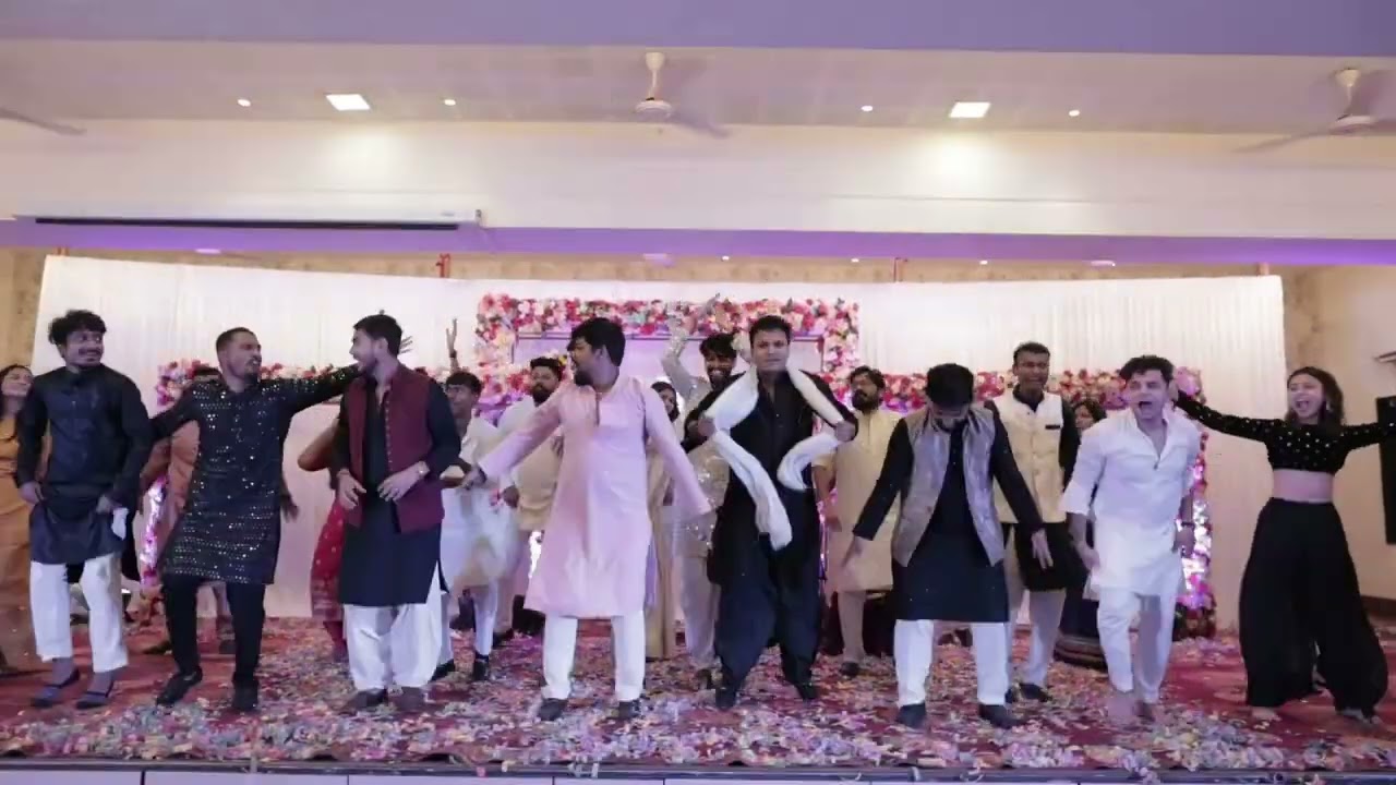 Non-Stop Energy! Groom’s & Bride's Friends Tear Up the Sangeet Stage
