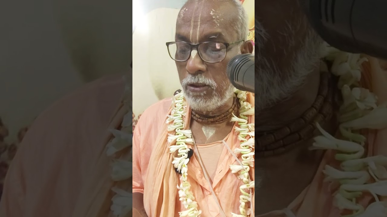 শ্রীহরিবাসরে হরি কীর্তন বিধান নিত্য আরম্ভীলাপ্রভু জগতেরপ্রাণ পুণ্যবন্ত শ্রীবাস অঙ্গনে সুভারম্ভ হরিহে