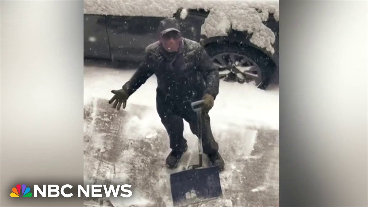 Al Roker shovels snow in massive winter storm&nbsp;